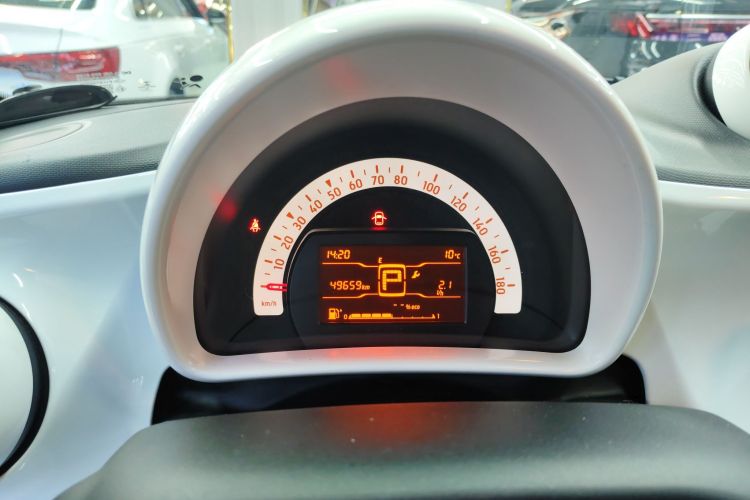 smart forfour 2018款 1.0L 52千瓦灵动版中控内饰14