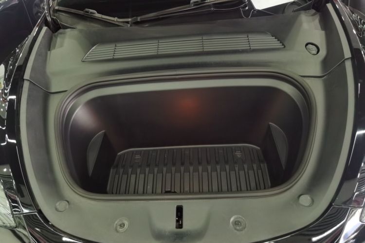 特斯拉 Model Y 2022款 后轮驱动版局部细节24