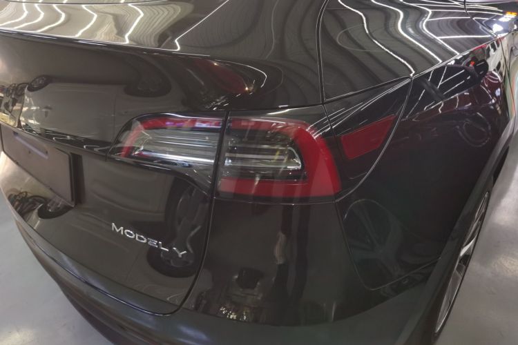 特斯拉 Model Y 2022款 改款 后轮驱动版车身外观9