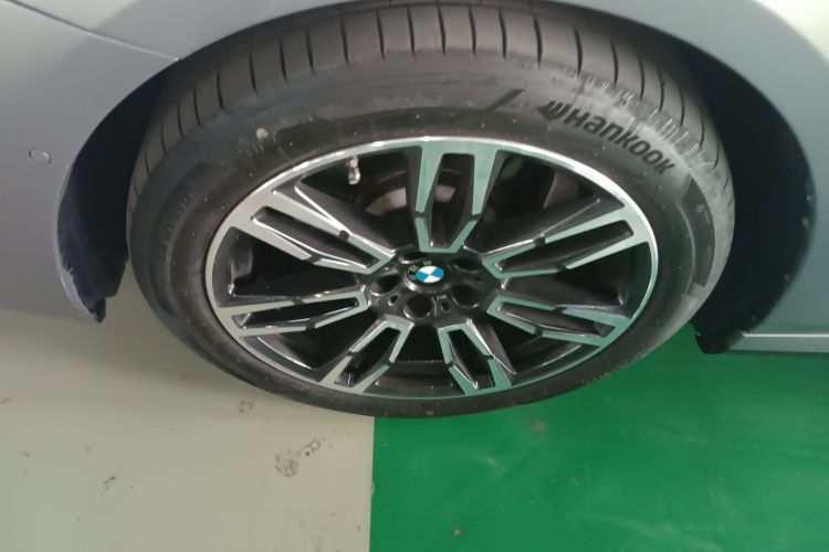 宝马5系 2024款 530Li 领先型 M运动套装车身外观6007