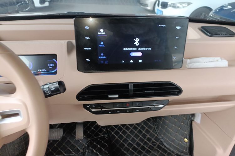 吉利银河 2024款 熊猫mini 200km 耐力熊中控内饰16