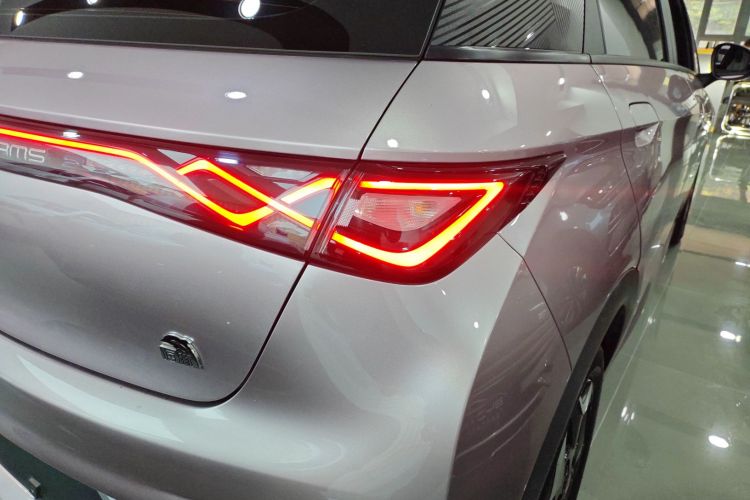 比亚迪 海豚 2021款 405km 时尚版车身外观9