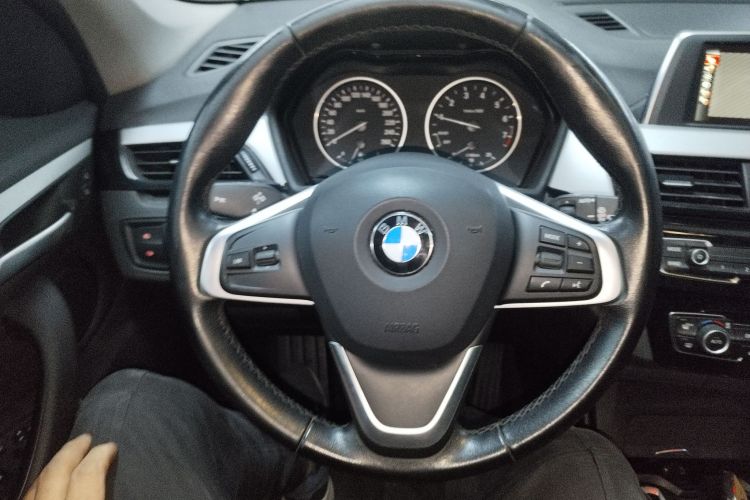 宝马X1 2016款 sDrive18Li 尊享型中控内饰13