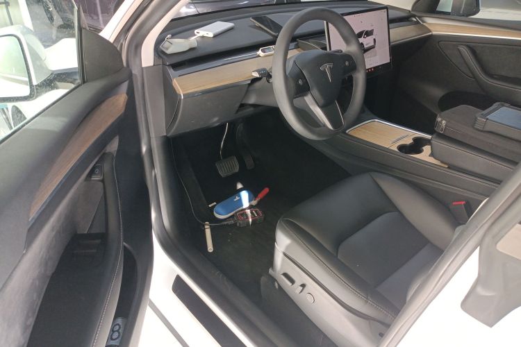 特斯拉 Model Y 2022款 改款 后轮驱动版中控内饰7003