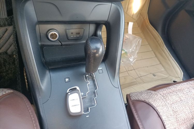 北京现代ix35 2013款 2.0L 自动两驱智能型GLS 国IV中控内饰18