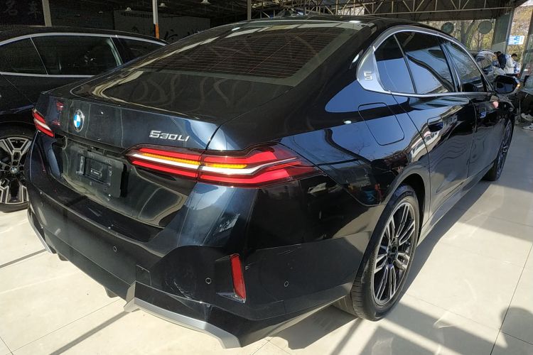 宝马5系 2024款 525Li M运动套装车身外观6005