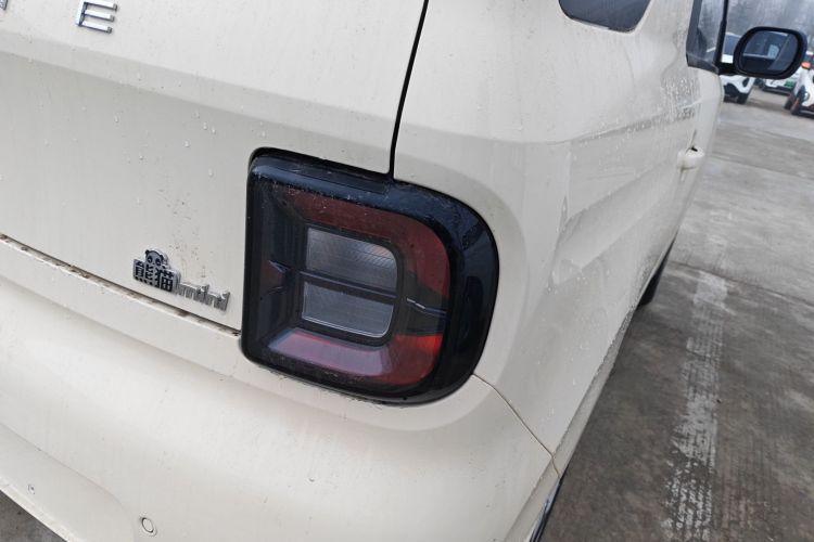 吉利银河 熊猫 2025款 210km 元气熊车身外观9