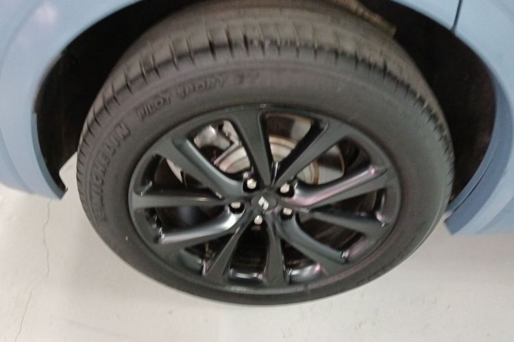 理想汽车 理想ONE 2021款 增程6座版车身外观6008