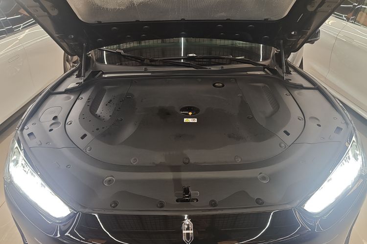 鸿蒙智行 问界M5 2022款 增程四驱至臻版机舱底盘24