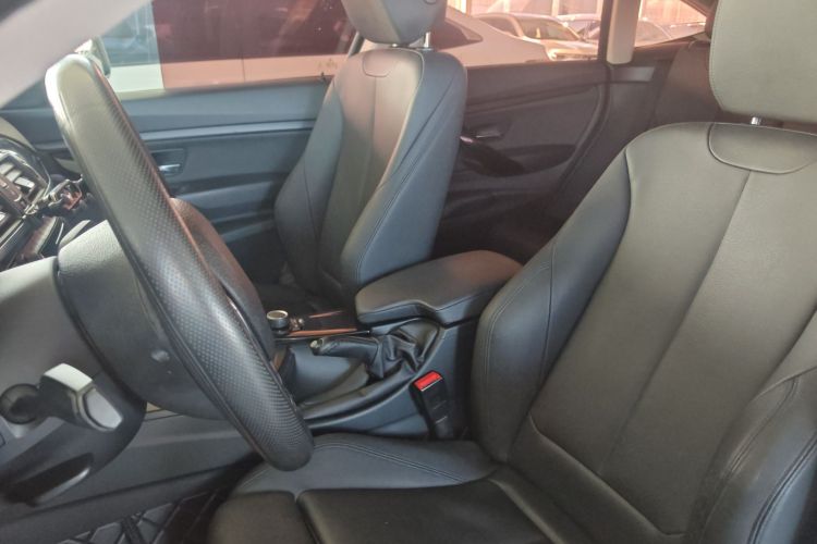 宝马3系GT 2018款 320i 时尚型中控内饰19