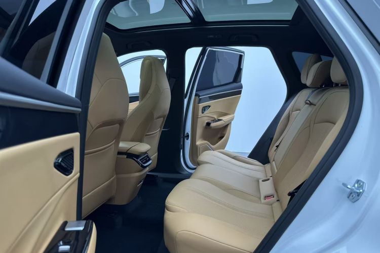 吉利银河 银河L7 2025款 EM-i 115km 探索版中控内饰7004