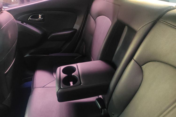 北京现代ix35 2015款 2.0L 自动两驱智能型 国V中控内饰21