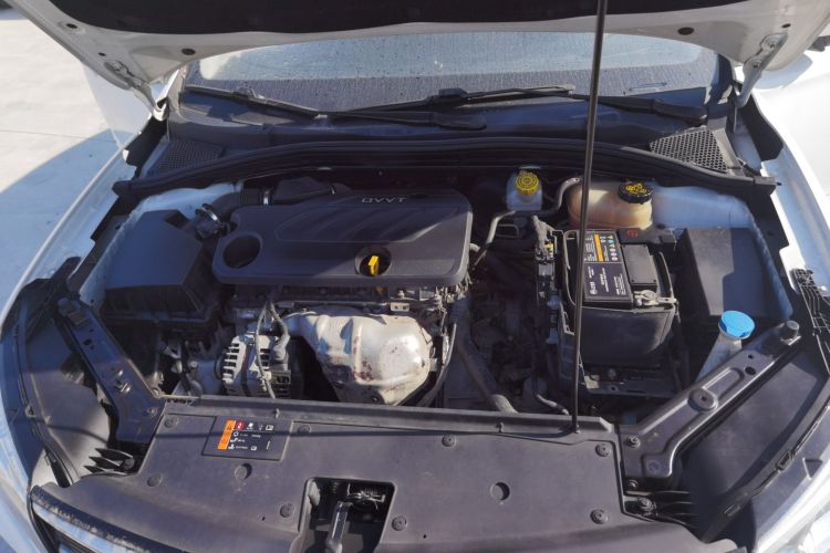 荣威i5 2019款 1.5L 自动4G互联领豪旗舰版机舱底盘24