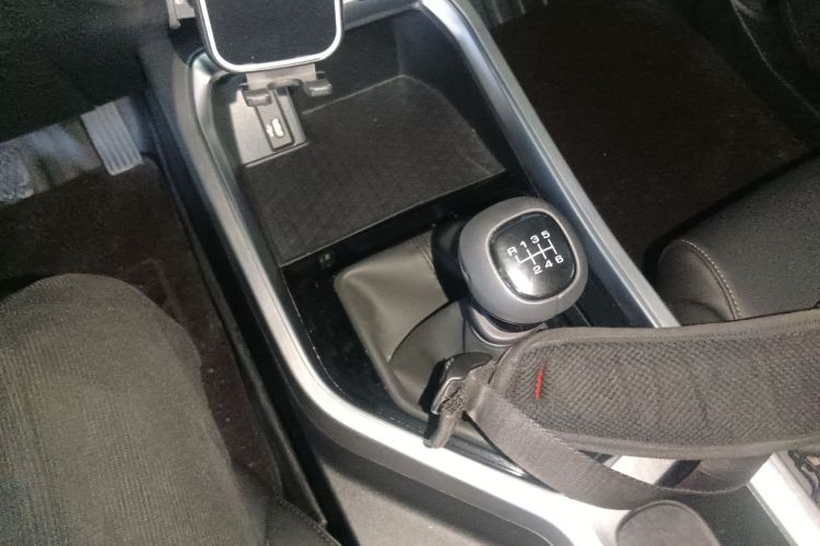 五菱汽车 五菱佳辰 2022款 1.5L 手动畅享舒适型局部细节18