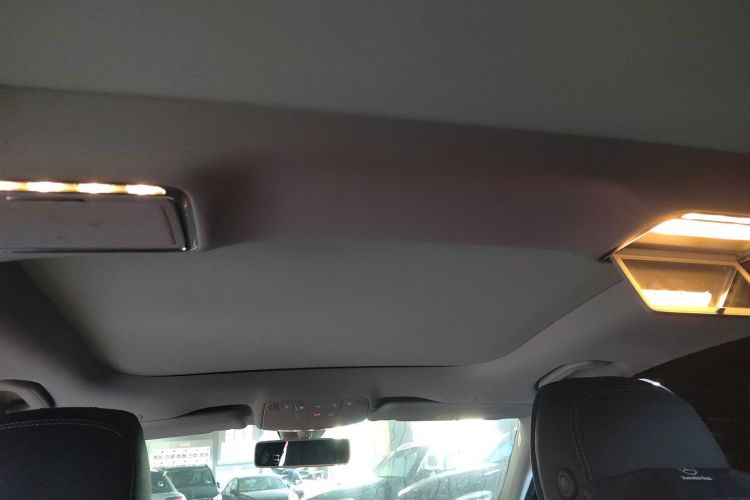 奔驰E级 2019款 改款 E 300 L 运动时尚型局部细节22