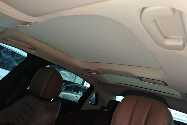 奔驰E级 2020款 E 260 L 运动型中控内饰22