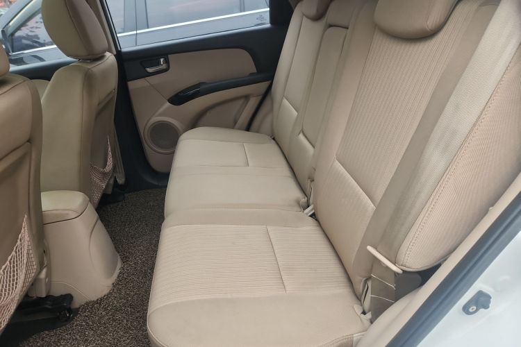 起亚 狮跑 2013款 2.0L 手动两驱版GL中控内饰7004