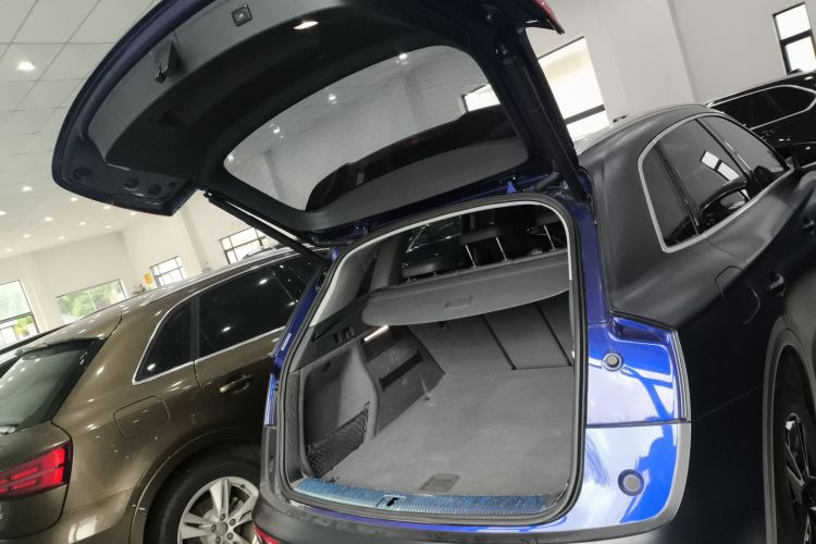 奥迪Q5L 2018款 40 TFSI 荣享时尚型 国V机舱底盘23