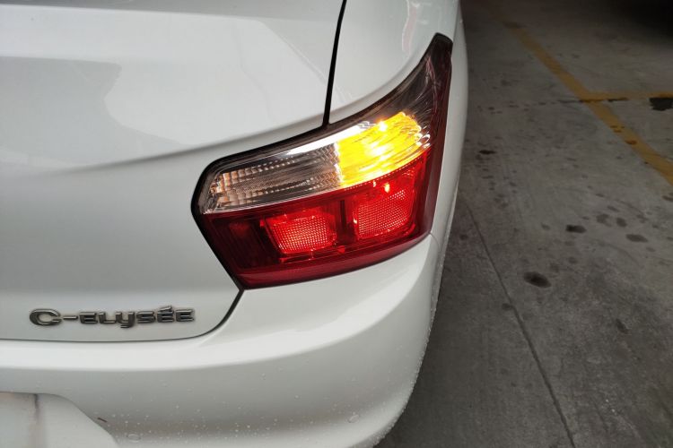 雪铁龙 爱丽舍 2014款 1.6L 自动舒适型车身外观6006