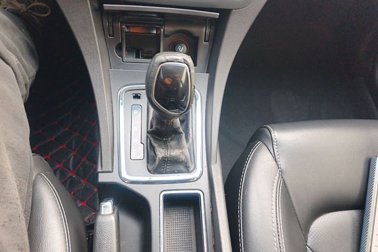 吉利汽车 帝豪 2016款 三厢 1.5L CVT豪华型中控内饰18