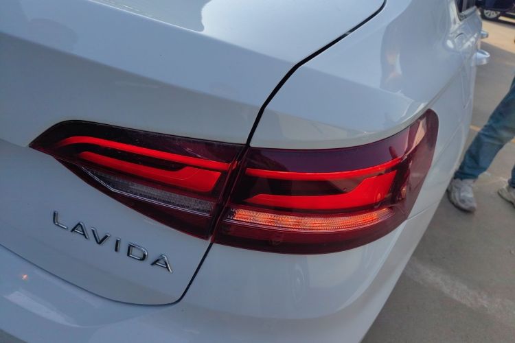 大众 朗逸 2023款 改款 1.5L 自动得逸版车身外观9