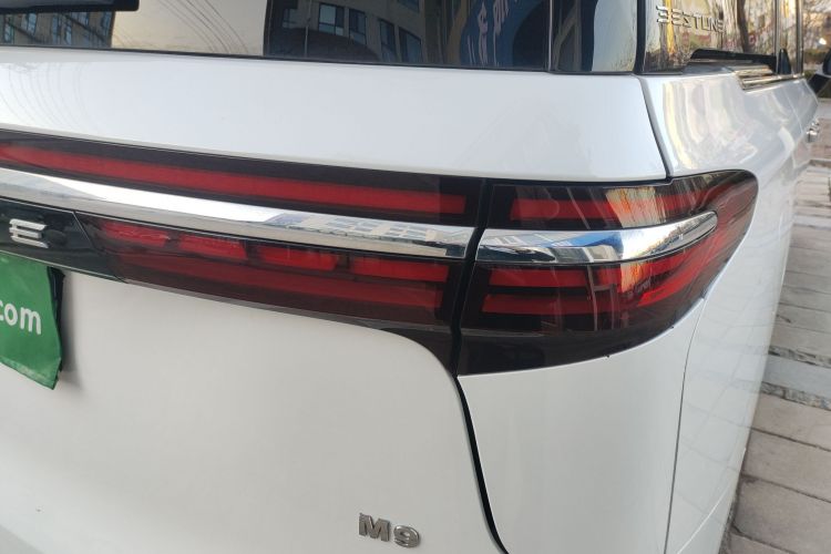 奔腾M9 2023款 2.0T 尊享型车身外观9