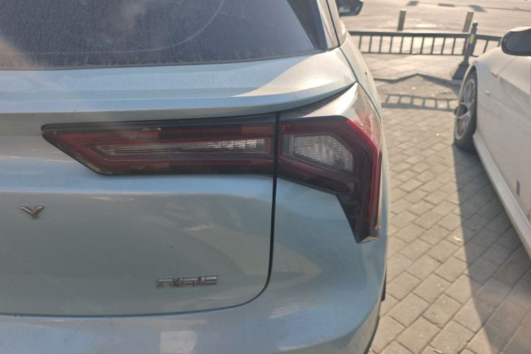 吉利几何E萤火虫 2022款 401KM 玲珑虎 4座车身外观9