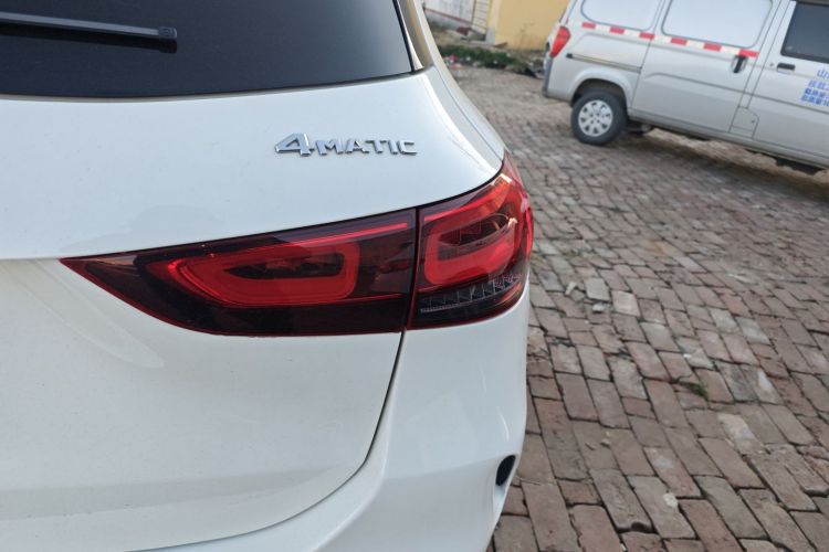 奔驰GLA 2023款 GLA 220 4MATIC车身外观9