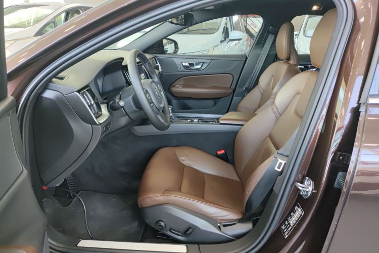 沃尔沃S60 2020款 T4 智逸豪华版中控内饰19