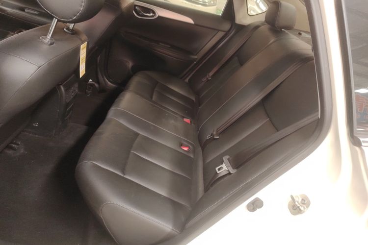 日产 轩逸 2021款 经典 1.6XL CVT豪华版中控内饰7004