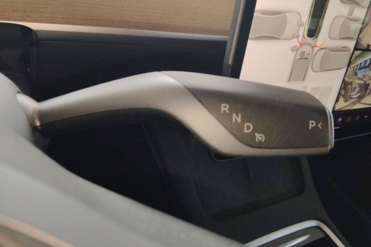 特斯拉 Model Y 2022款 后轮驱动版中控内饰18