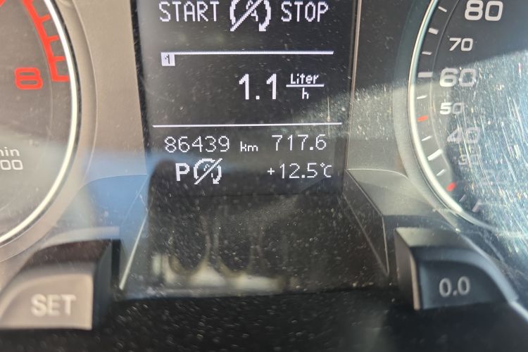 奥迪A4L 2013款 35 TFSI 自动舒适型中控内饰15