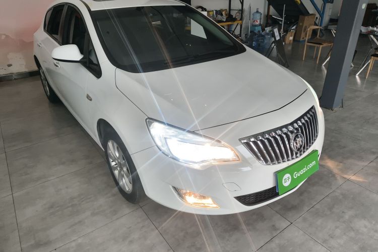 别克 英朗 2014款 XT 1.6L 自动时尚版车身外观3