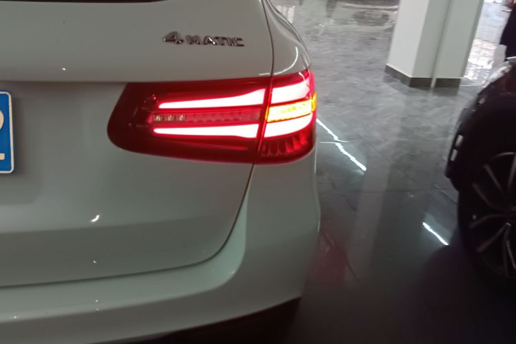 奔驰GLC 2016款 GLC 260 4MATIC 豪华型车身外观9
