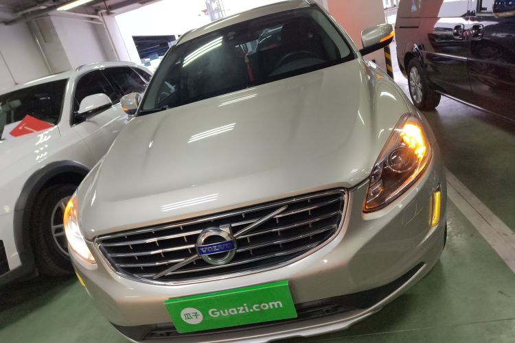 沃尔沃XC60 2017款 T5 AWD 智进版车身外观2