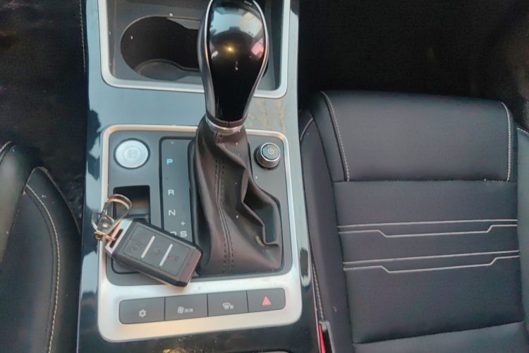 比亚迪 秦 2019款 1.5L 自动豪华型中控内饰18