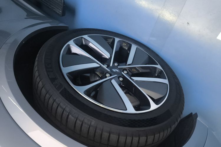 理想汽车 理想L9 2024款 Ultra车身外观6007