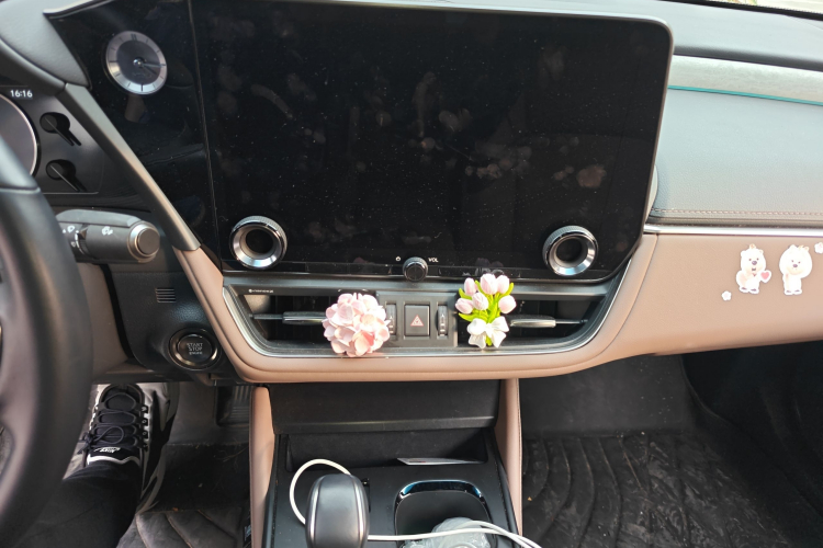 雷克萨斯ES 2025款 200 臻享版中控内饰16