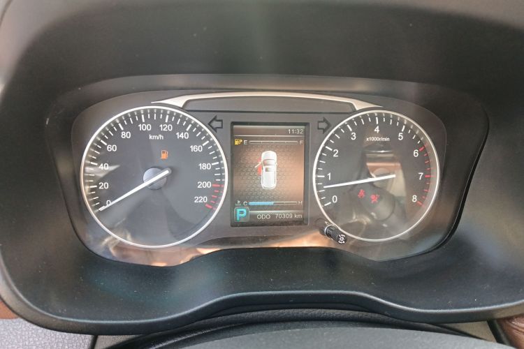 SWM斯威汽车 SWM斯威X7 2017款 1.5T 自动智享型 7座中控内饰14