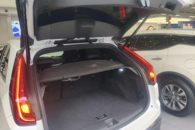 凯迪拉克XT4 2020款 改款 28T 两驱技术型机舱底盘23