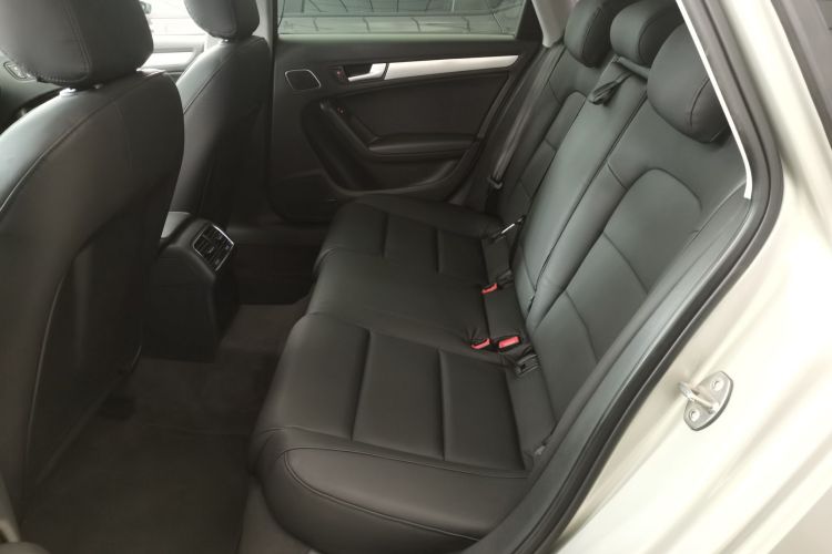 奥迪A4L 2016款 35 TFSI 典藏版 自动标准型中控内饰21