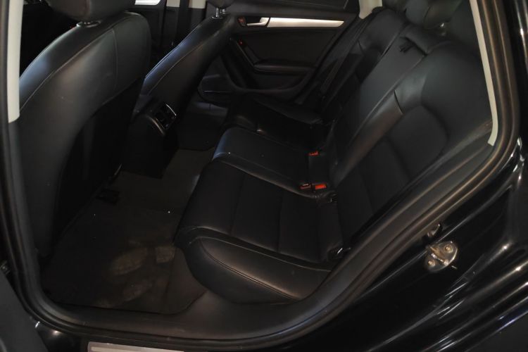 奥迪A4L 2013款 35 TFSI 自动标准型中控内饰21