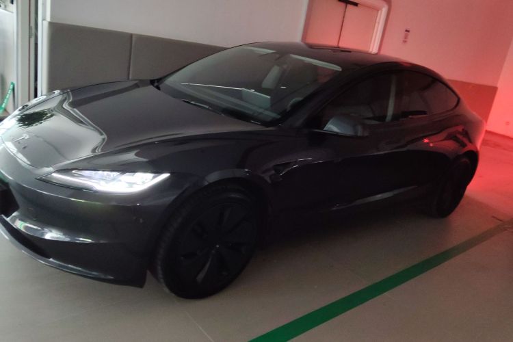 特斯拉 Model 3 2025款 后轮驱动版车身外观4