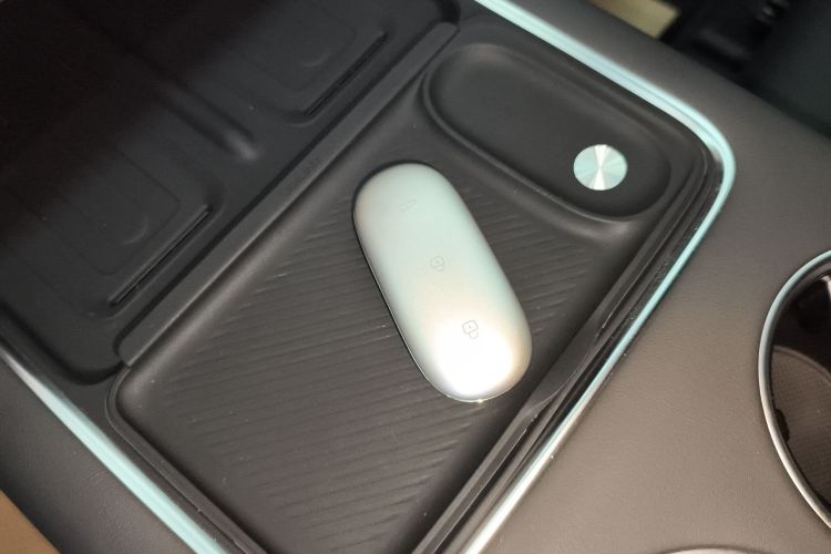 理想汽车 理想L9 2025款 Ultra 智能焕新版中控内饰11