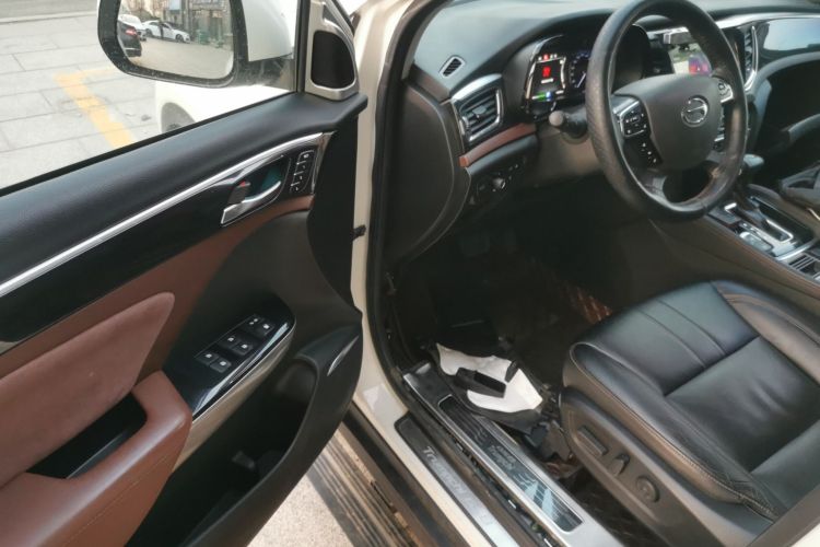 广汽传祺 传祺GS8 2017款 320T 两驱豪华智联版（七座）中控内饰7003