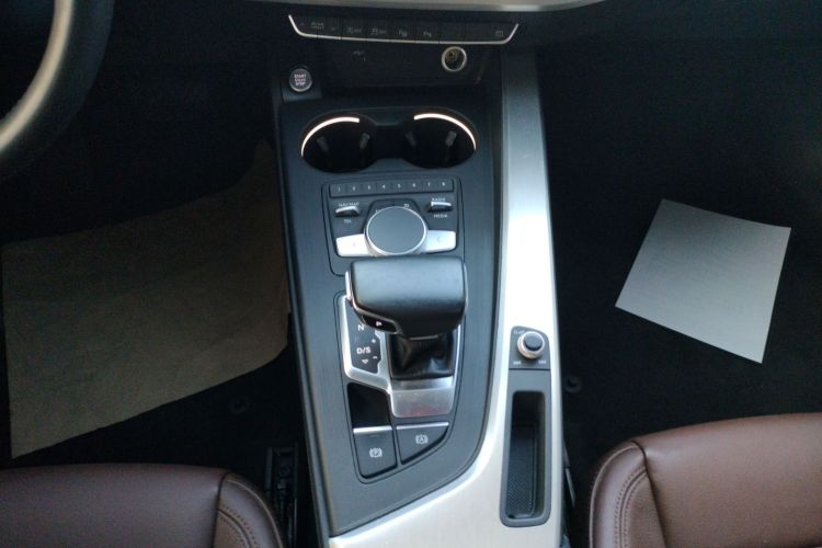 奥迪A4L 2019款 40 TFSI 时尚型 国VI中控内饰18