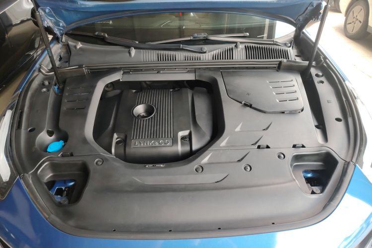 领克03 2019款 2.0TD 自动劲Pro版机舱底盘24