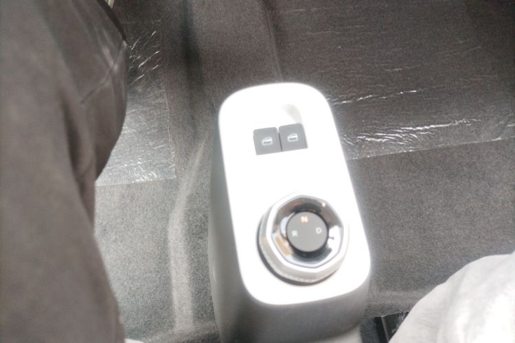 吉利银河 2025款 210km 熊猫卡丁中控内饰18