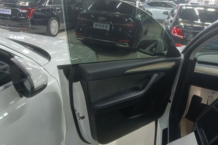 特斯拉 Model Y 2021款 标准续航后驱版中控内饰7007