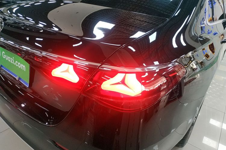 奔驰E级 2025款 改款 E 300 L 豪华型车身外观6006